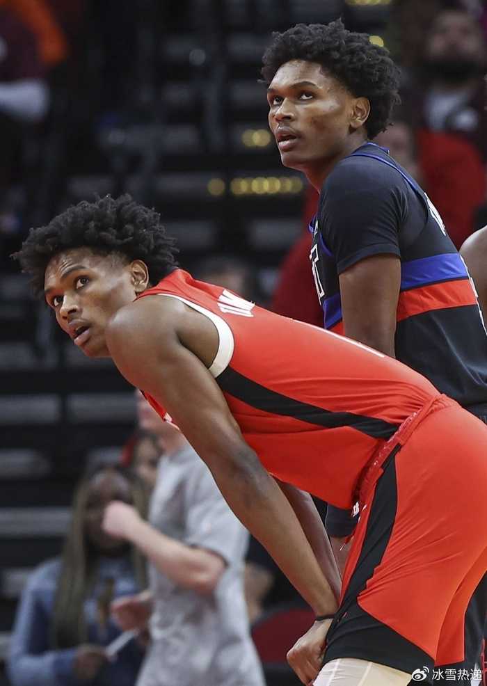 NBA历史首对亿元兄弟!奥萨尔5年1.55亿续约 阿门5年2.08亿续约